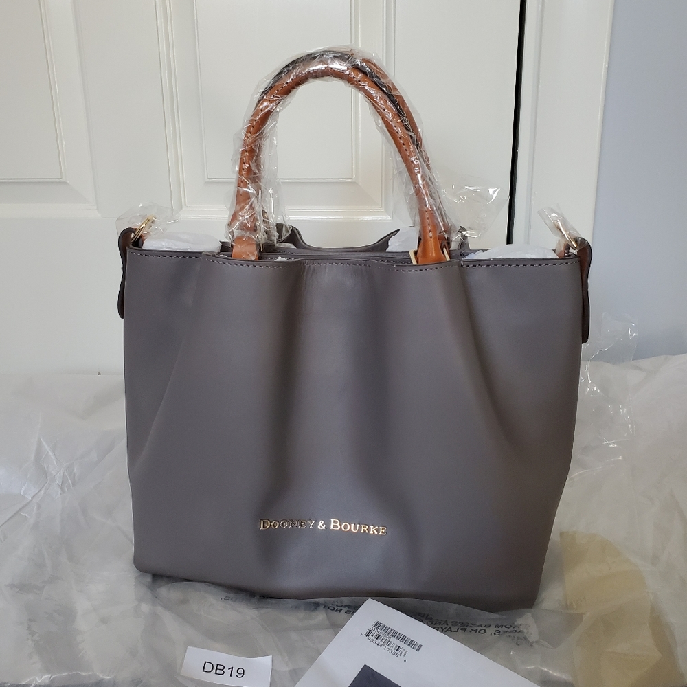 Dooney and Bourke City Barlow